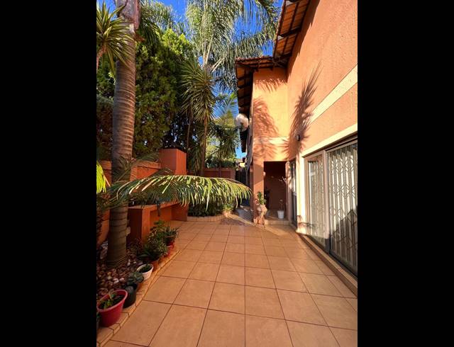 3 BEDROOM SECTIONAL TITLE TO LET IN STERREWAG
